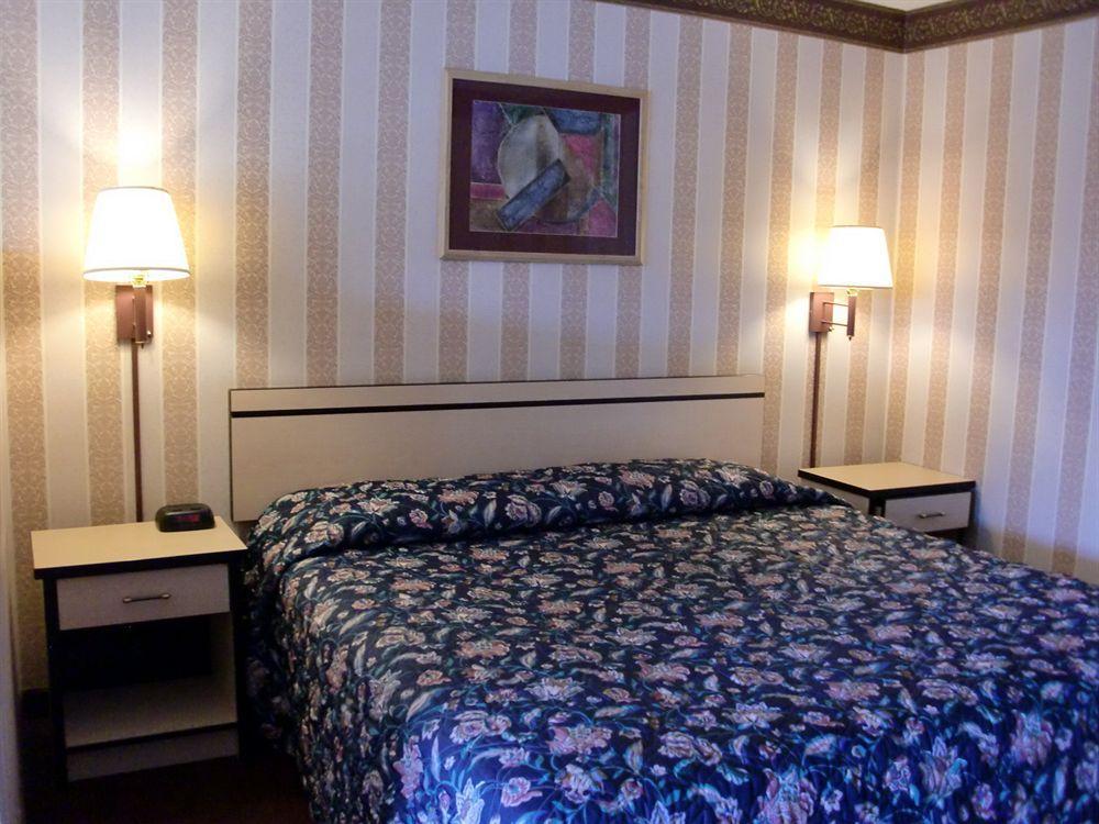 TravelStar Inn&Suites Colorado Springs Exterior foto